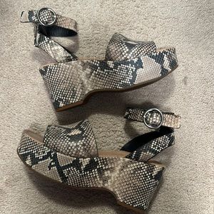 Dolce vita snakeskin wedge sandals size 7.5